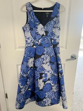 Adrianna Papell Blue and White Floral V-Neck Midi Dress